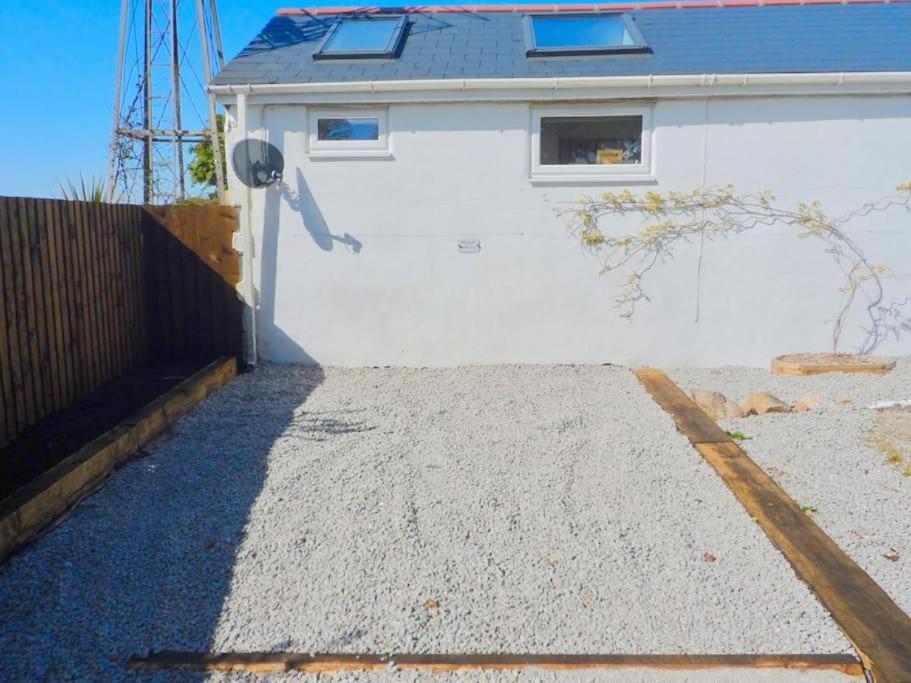 Stunning Annexe 1 Luxury Bedroom, Eating Area & Bathroom Only! Truro Exterior photo